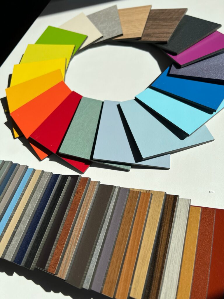 Sélection de couleurs de bardage pour la toiture ou la façade.